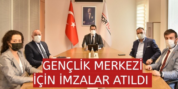 GENÇLİK MERKEZİ İÇİN İMZALAR ATILDI 