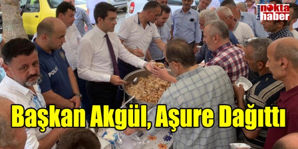 Başkan Akgül, Aşure Dağıttı 